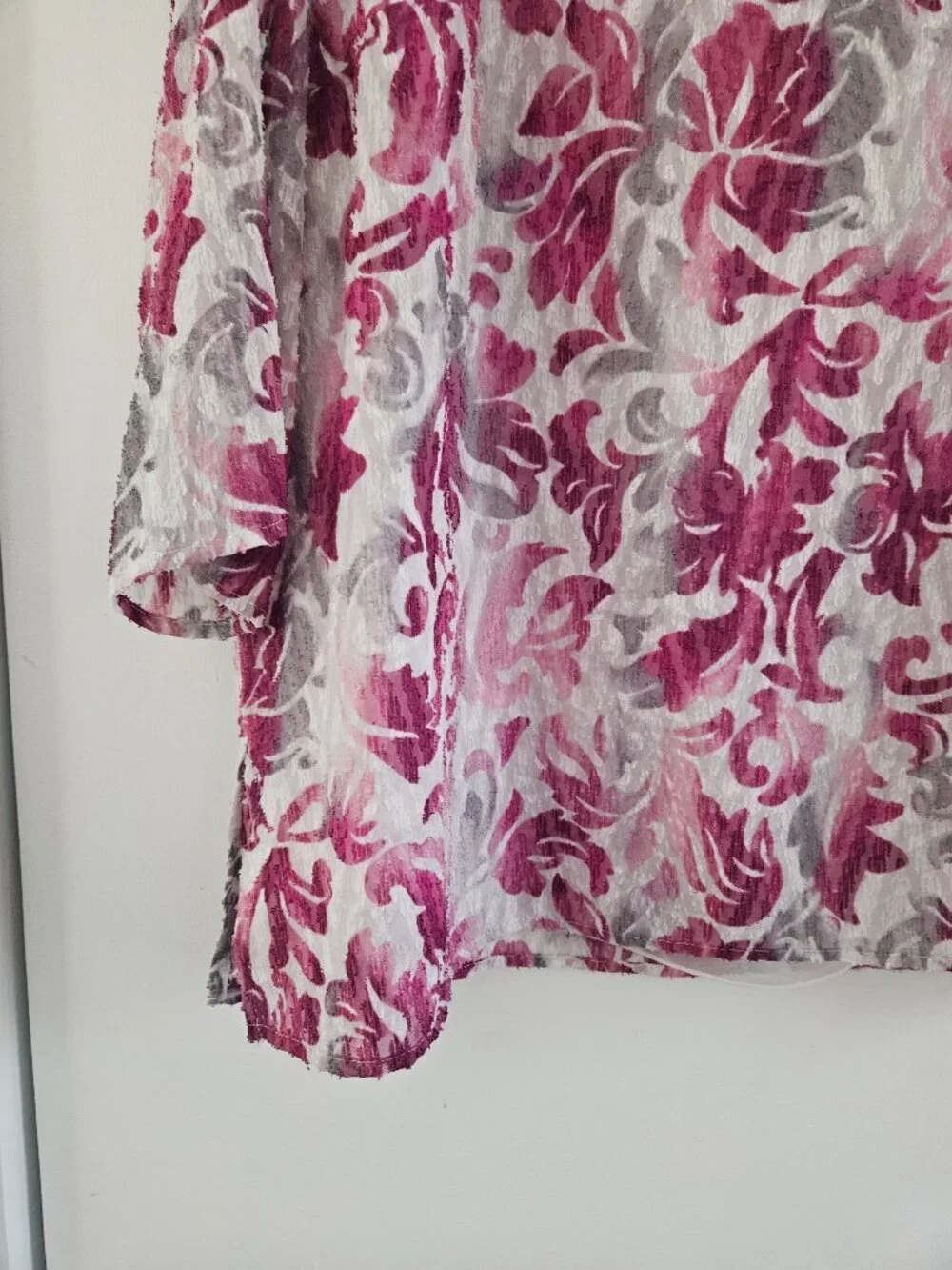 Alfred Dunner Veneto Valley Pink Gray White Floral Embellished Vneck 18W Blouse